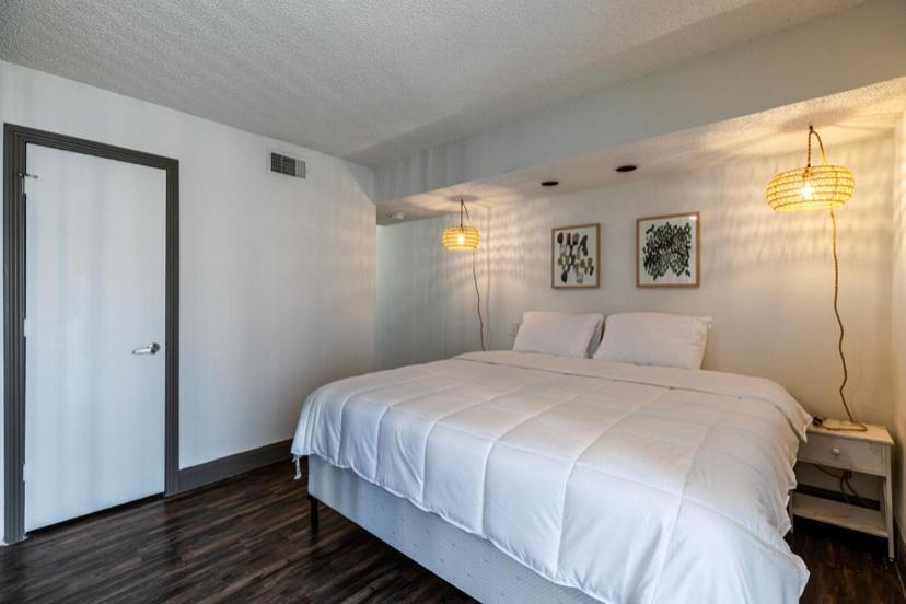 The Cozy Clouds Resort At Nrg Houston Exterior photo